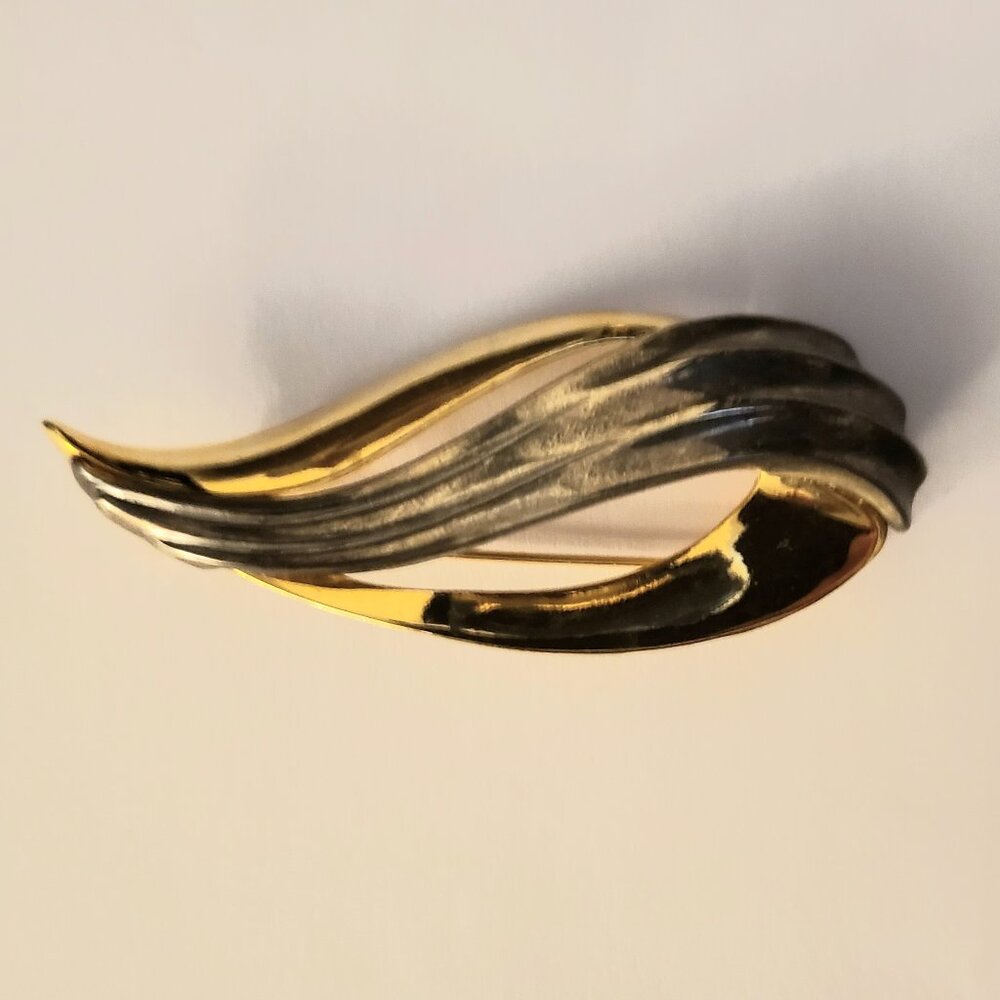 Vintage 1980s Signed Two-Tone Swirl M Jent Leaf Wing Wave Mixed Metal Brooch Pin